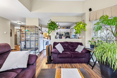 309-7554 Briskham Street, Mission, BC - Indoor Photo Showing Living Room