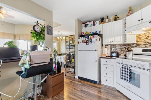 309-7554 Briskham Street, Mission, BC - Indoor Photo Showing Kitchen