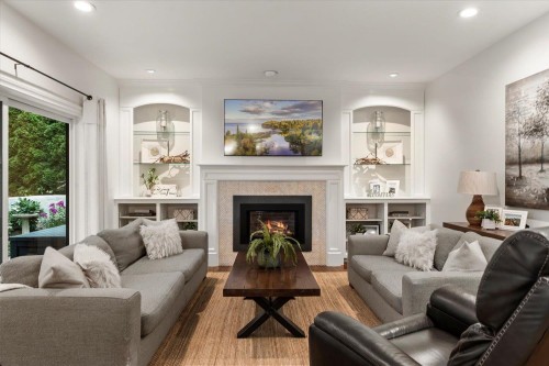 34849 Everett Drive, Abbotsford, BC - Indoor Photo Showing Living Room With Fireplace