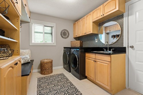 34849 Everett Drive, Abbotsford, BC - Indoor Photo Showing Laundry Room