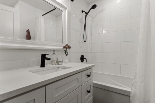 34849 Everett Drive, Abbotsford, BC - Indoor Photo Showing Bathroom