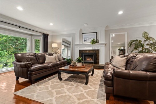 34849 Everett Drive, Abbotsford, BC - Indoor Photo Showing Living Room With Fireplace