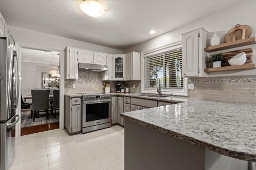 34849 Everett Drive, Abbotsford, BC - Indoor Photo Showing Kitchen With Upgraded Kitchen