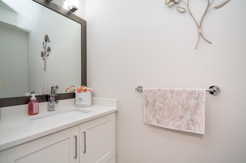 27-13898 64 Avenue, Surrey, BC - Indoor Photo Showing Bathroom