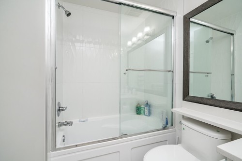 27-13898 64 Avenue, Surrey, BC - Indoor Photo Showing Bathroom