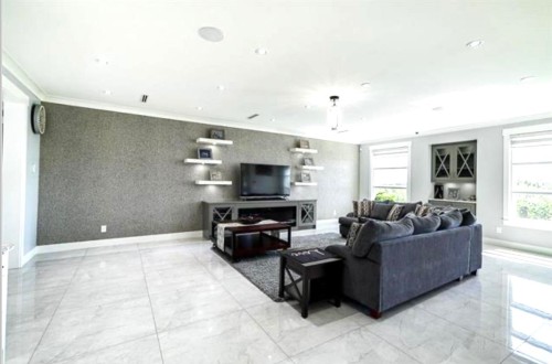 17012 57 Avenue, Surrey, BC - Indoor Photo Showing Living Room