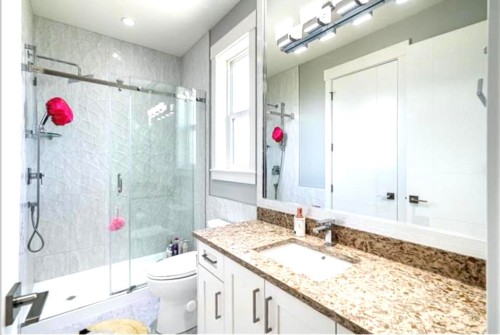 17012 57 Avenue, Surrey, BC - Indoor Photo Showing Bathroom