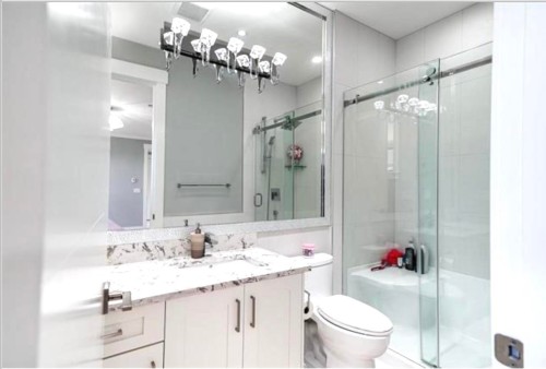 17012 57 Avenue, Surrey, BC - Indoor Photo Showing Bathroom