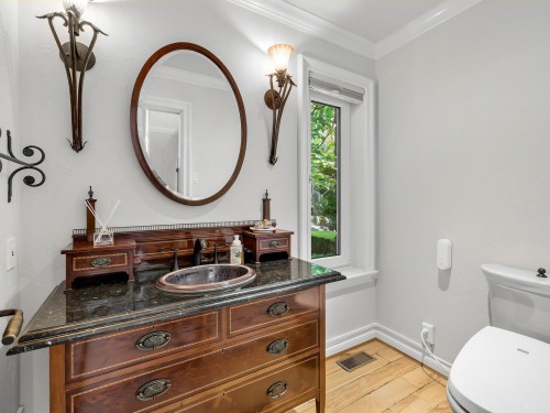 13315 25 Avenue, Surrey, BC - Indoor Photo Showing Bathroom