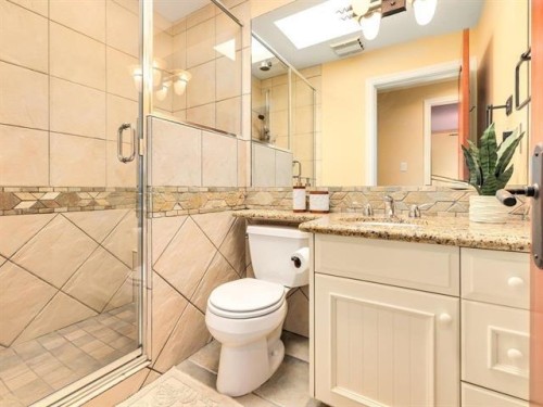 13315 25 Avenue, Surrey, BC - Indoor Photo Showing Bathroom