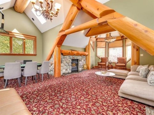 13315 25 Avenue, Surrey, BC - Indoor Photo Showing Living Room With Fireplace