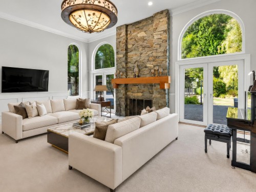 13315 25 Avenue, Surrey, BC - Indoor Photo Showing Living Room With Fireplace