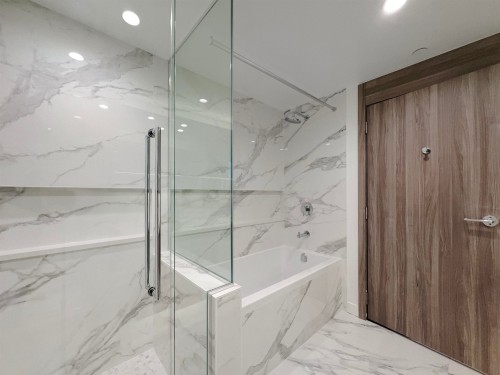 3102-13778 100 Avenue, Surrey, BC - Indoor Photo Showing Bathroom