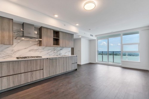 3102-13778 100 Avenue, Surrey, BC - Indoor Photo Showing Kitchen