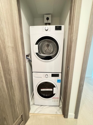 3102-13778 100 Avenue, Surrey, BC - Indoor Photo Showing Laundry Room