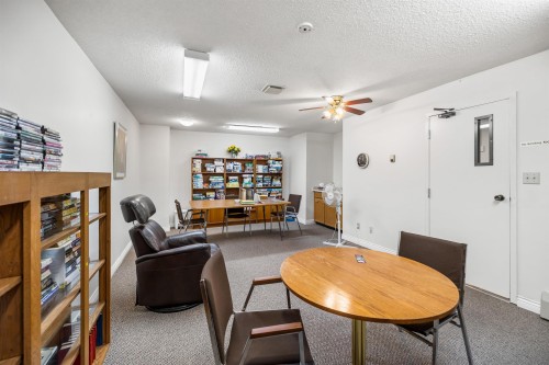 114-31850 Union Avenue, Abbotsford, BC - Indoor Photo Showing Living Room