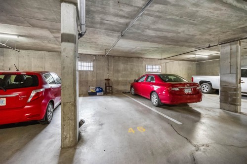 114-31850 Union Avenue, Abbotsford, BC - Indoor Photo Showing Garage
