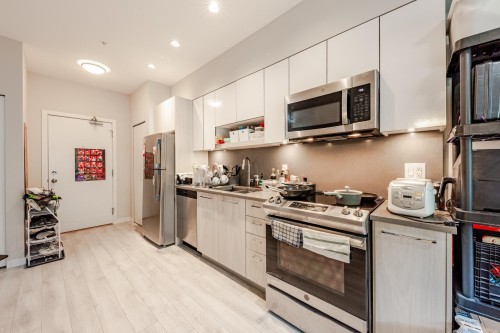 323-13768 108 Avenue, Surrey, BC - Indoor Photo Showing Kitchen With Stainless Steel Kitchen