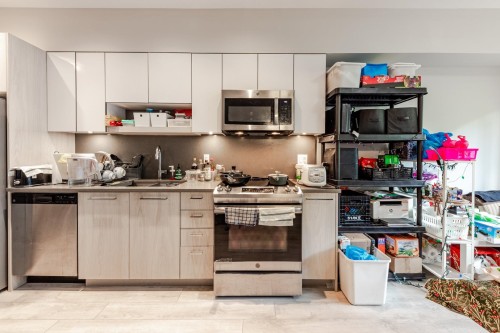 323-13768 108 Avenue, Surrey, BC - Indoor Photo Showing Kitchen With Double Sink