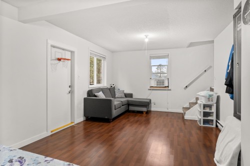 11186 Farms Road, Mission, BC - Indoor