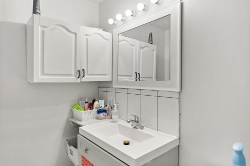 11186 Farms Road, Mission, BC - Indoor Photo Showing Bathroom