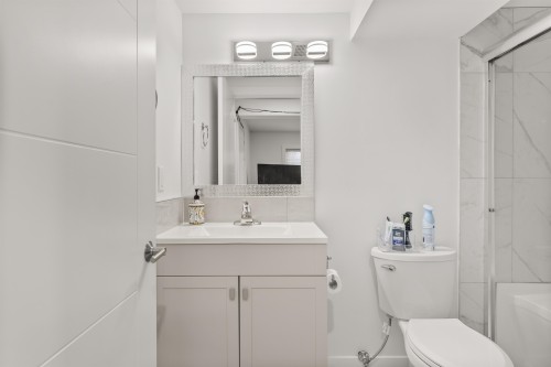 11186 Farms Road, Mission, BC - Indoor Photo Showing Bathroom