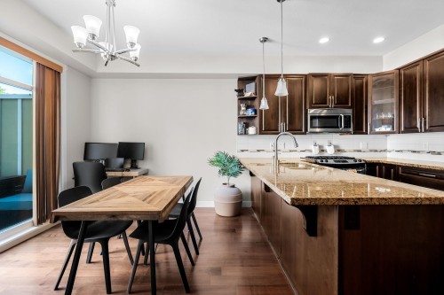 112-20738 84 Avenue, Langley, BC - Indoor Photo Showing Kitchen With Upgraded Kitchen