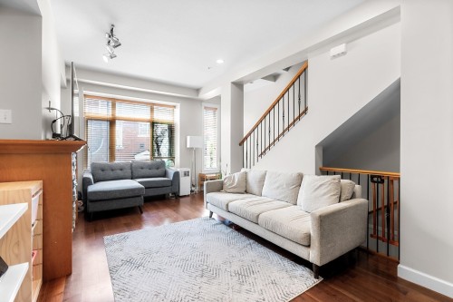 112-20738 84 Avenue, Langley, BC - Indoor Photo Showing Living Room