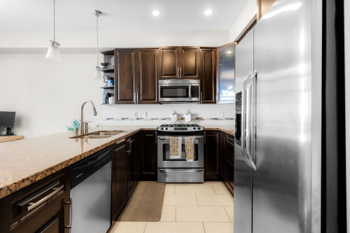 112-20738 84 Avenue, Langley, BC - Indoor Photo Showing Kitchen With Double Sink With Upgraded Kitchen