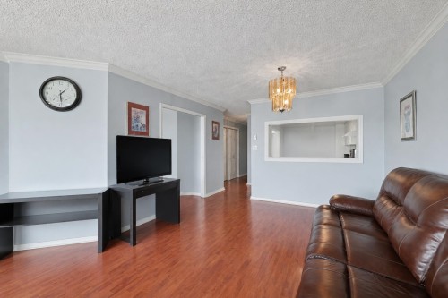 1701-14881 103A Avenue, Surrey, BC - Indoor Photo Showing Living Room