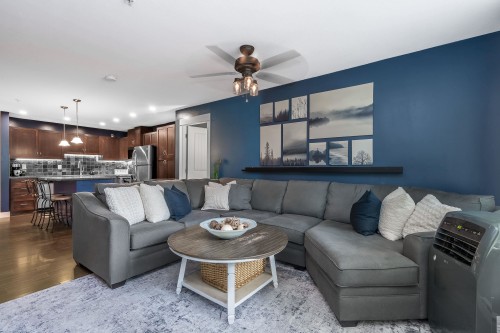 107-2990 Boulder Street, Abbotsford, BC - Indoor Photo Showing Living Room