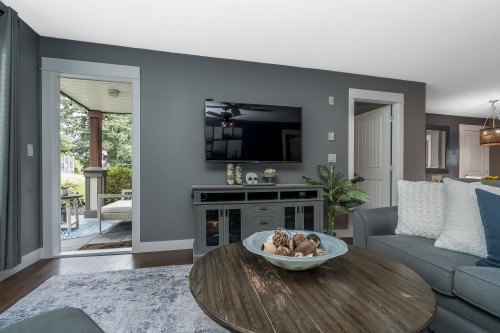 107-2990 Boulder Street, Abbotsford, BC - Indoor Photo Showing Living Room