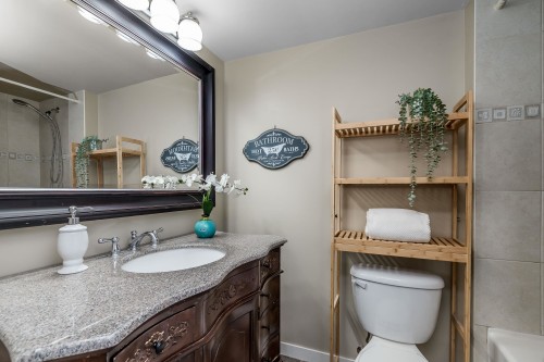 107-2990 Boulder Street, Abbotsford, BC - Indoor Photo Showing Bathroom