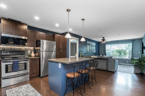107-2990 Boulder Street, Abbotsford, BC - Indoor Photo Showing Kitchen With Upgraded Kitchen