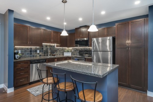 107-2990 Boulder Street, Abbotsford, BC - Indoor Photo Showing Kitchen With Upgraded Kitchen