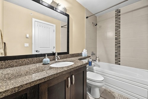 411-13897 Fraser Highway, Surrey, BC - Indoor Photo Showing Bathroom