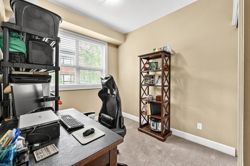 411-13897 Fraser Highway, Surrey, BC - Indoor Photo Showing Office