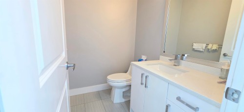 1-19753 55A Avenue Avenue, Langley, BC - Indoor Photo Showing Bathroom