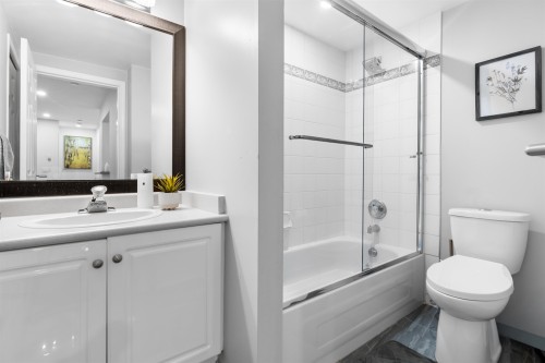 105-12125 75A Avenue, Surrey, BC - Indoor Photo Showing Bathroom