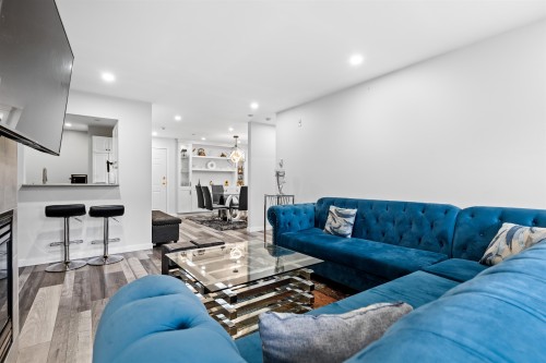 105-12125 75A Avenue, Surrey, BC - Indoor Photo Showing Living Room