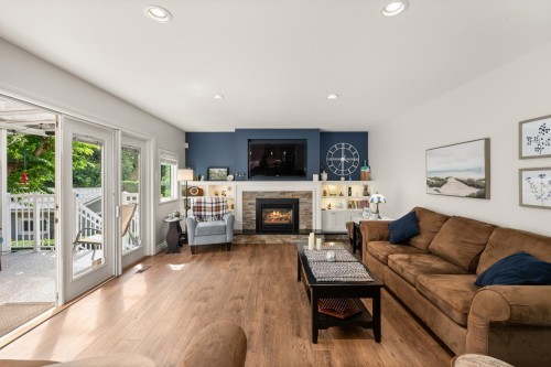 14972 81A Avenue, Surrey, BC - Indoor Photo Showing Living Room With Fireplace