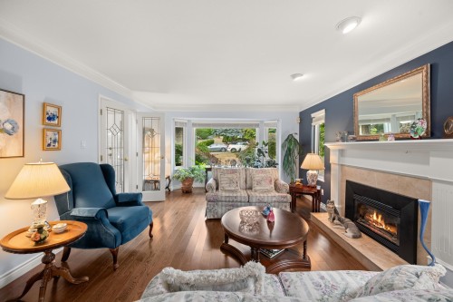 14972 81A Avenue, Surrey, BC - Indoor Photo Showing Living Room With Fireplace