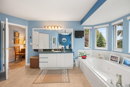 14972 81A Avenue, Surrey, BC - Indoor Photo Showing Bathroom