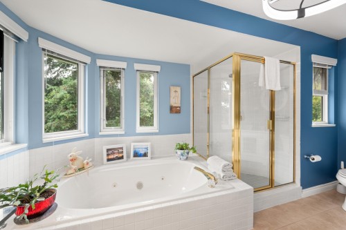 14972 81A Avenue, Surrey, BC - Indoor Photo Showing Bathroom
