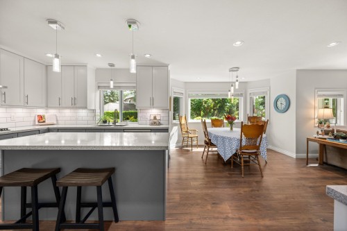 14972 81A Avenue, Surrey, BC - Indoor Photo Showing Kitchen With Upgraded Kitchen
