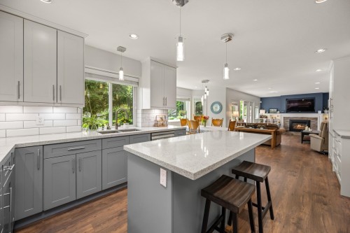 14972 81A Avenue, Surrey, BC - Indoor Photo Showing Kitchen With Upgraded Kitchen
