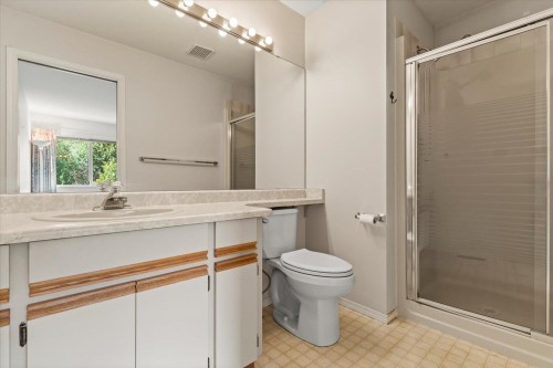 31-3351 Horn Street, Abbotsford, BC - Indoor Photo Showing Bathroom