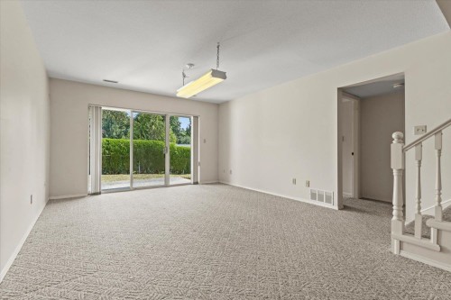 31-3351 Horn Street, Abbotsford, BC - Indoor Photo Showing Other Room