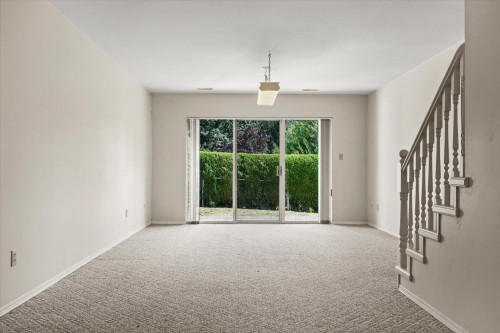 31-3351 Horn Street, Abbotsford, BC - Indoor Photo Showing Other Room