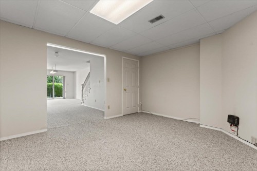 31-3351 Horn Street, Abbotsford, BC - Indoor Photo Showing Other Room